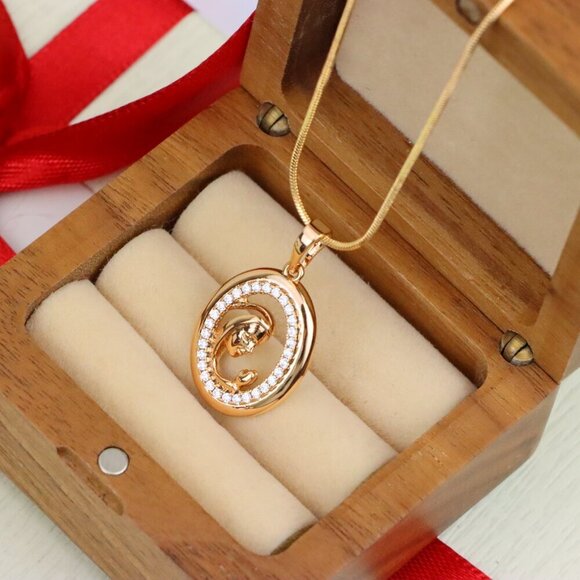 "Rose Gold Oval Pendant with Mother and Child Crystal Frame Design, XPPT1511 - Picture 2 of 13